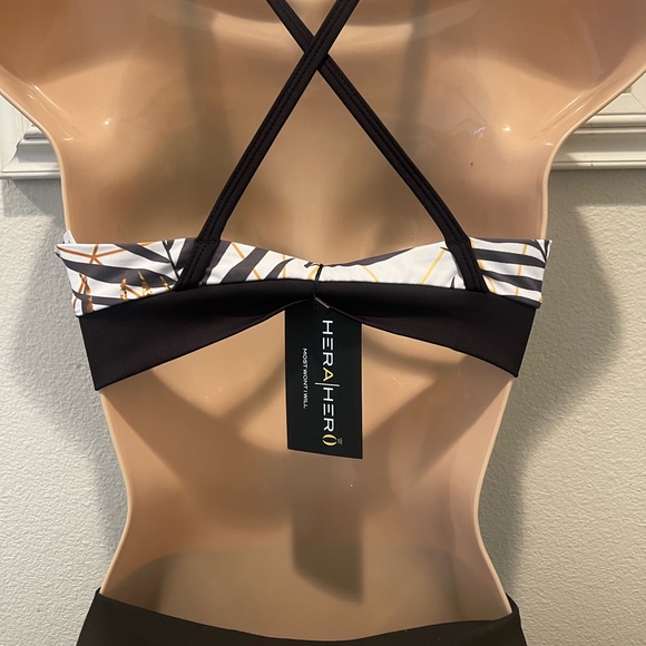 Hera x Hero Women's Seamless X Back workout Sports Bra in Black/white Color NWT - Picture 5 of 5